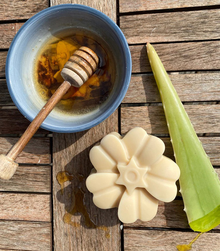 Solid-Shampoo-Bar-Manuka-Honey-Goats-Milk Solid Shampoo Bar – Manuka Honey & Goat’s Milk - Image 1